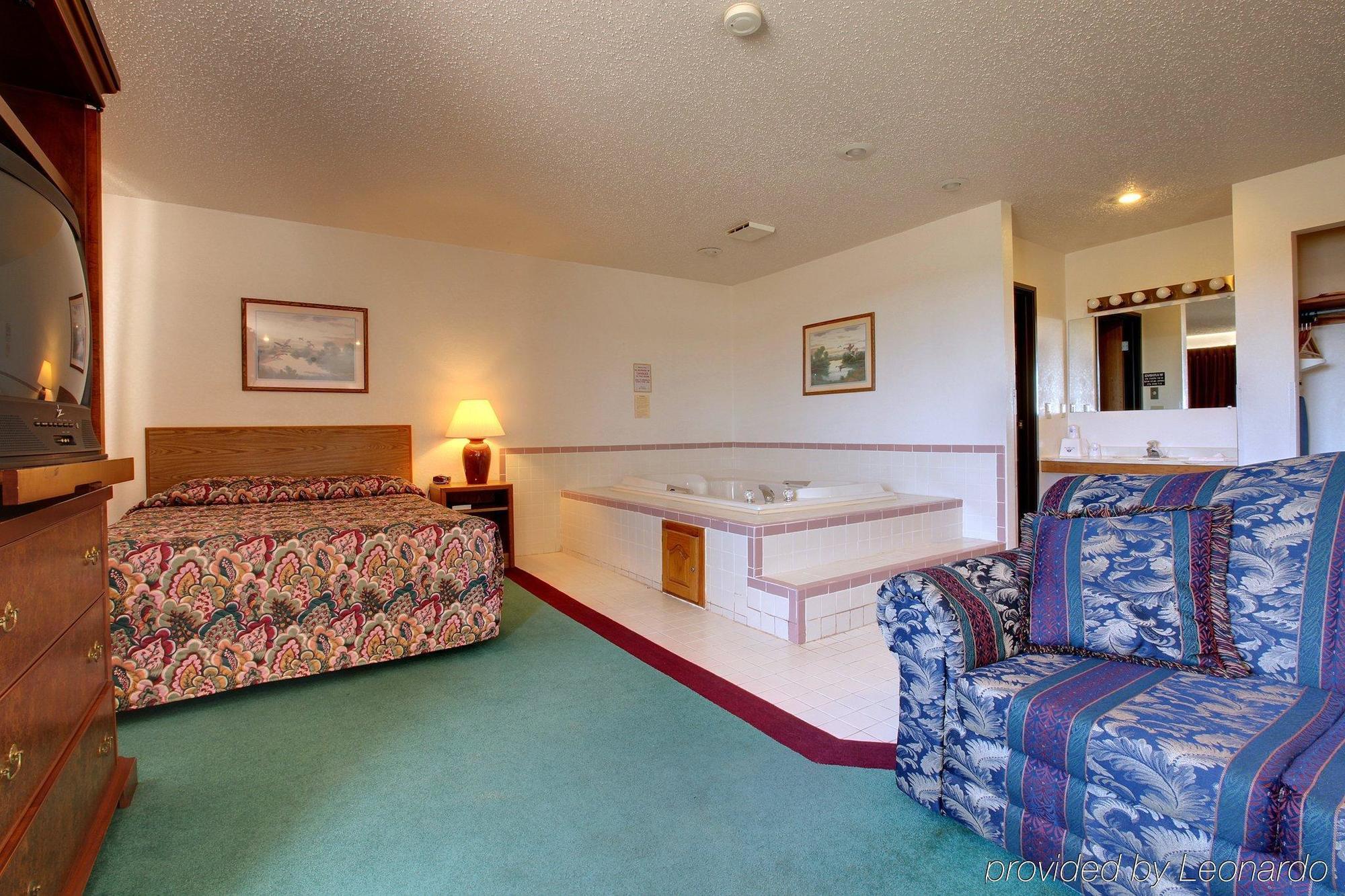 Americas Best Value Inn & Suites Cassville Roaring River Phòng bức ảnh