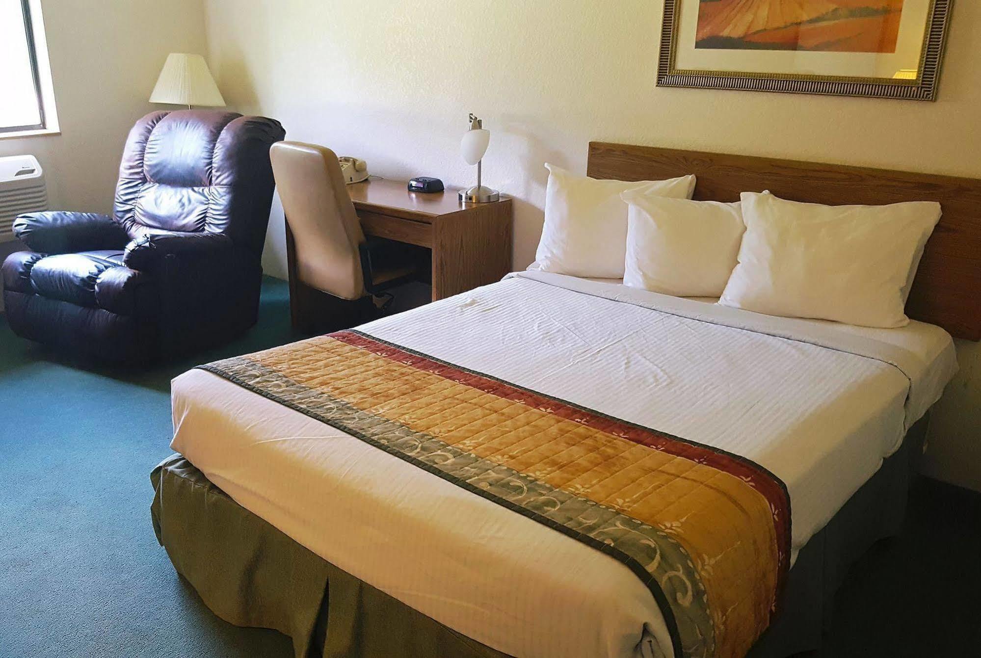 Americas Best Value Inn & Suites Cassville Roaring River Ngoại thất bức ảnh